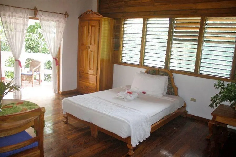 Coral Cove Resort & Spa 네그릴 호텔