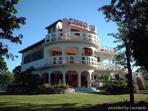 Coral Cove Resort & Spa 네그릴 호텔