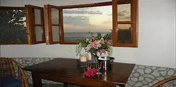 Coral Cove Resort & Spa 네그릴 호텔